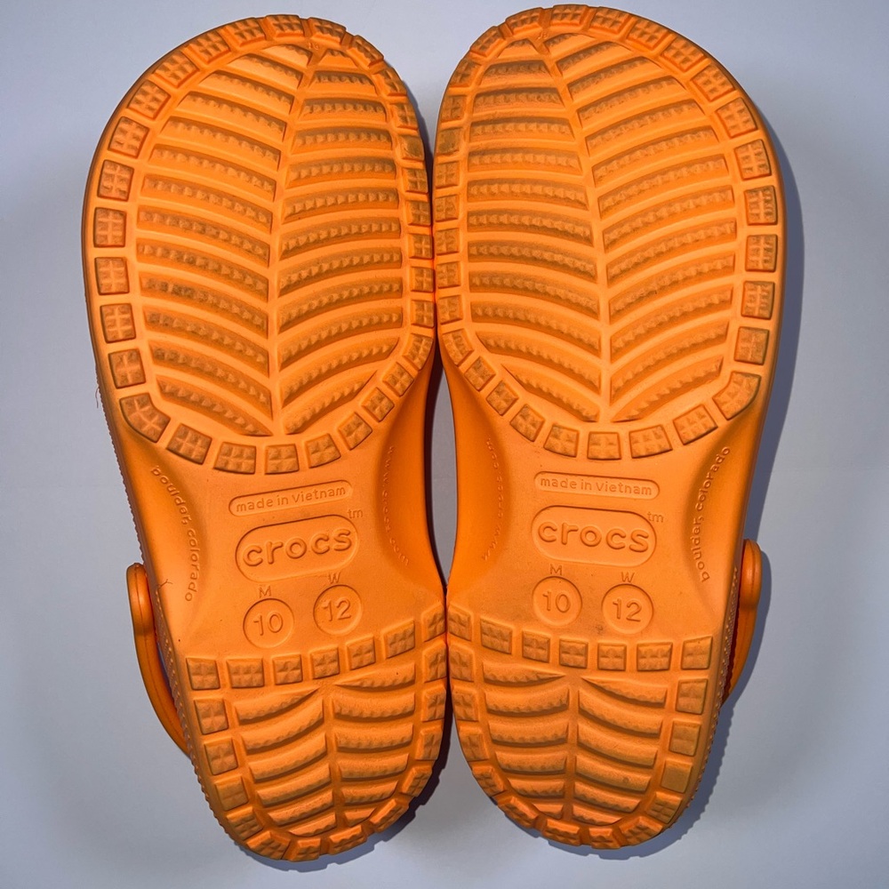 Crocs Classic Clogs Orange Unisex M10 / W12 Comfort Shoes - Picture 7 of 7